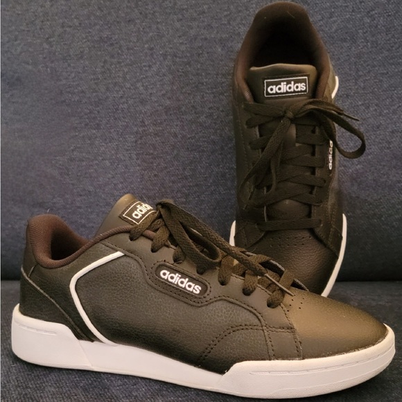 adidas Shoes - Women’s Adidas sneakers size 6